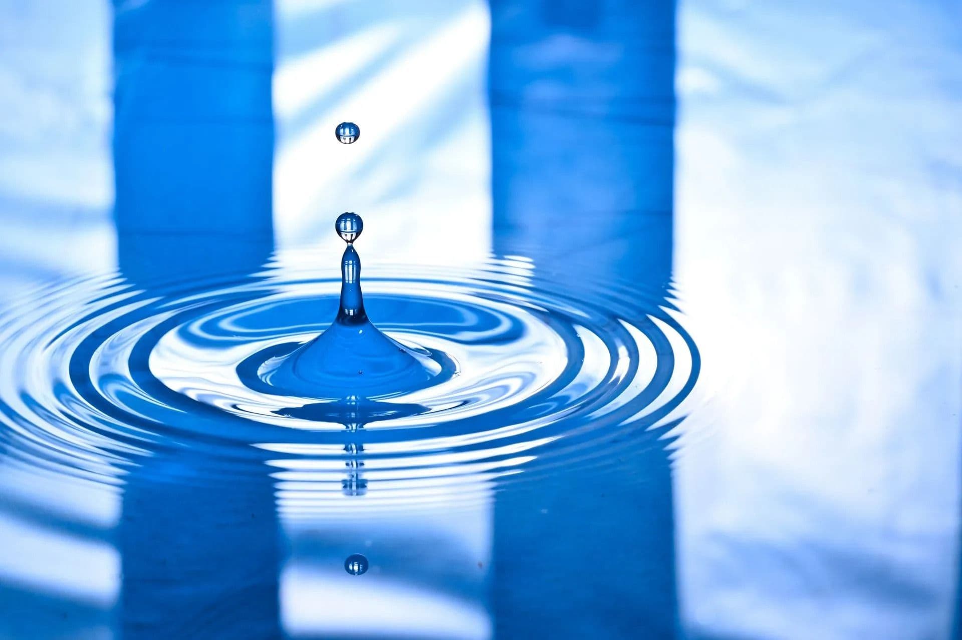 water drop in pool